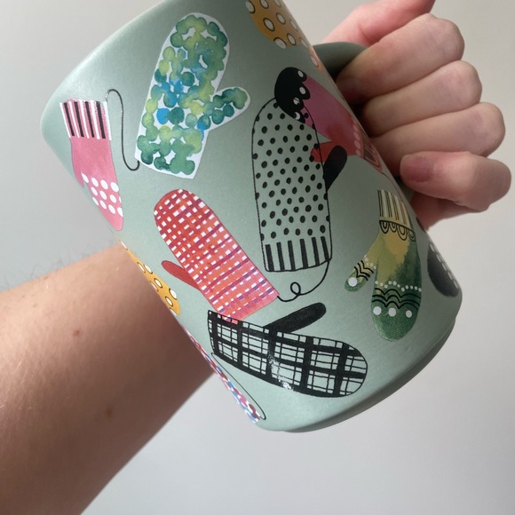 2017 Starbucks holiday mittens coffee mug - Picture 2 of 5